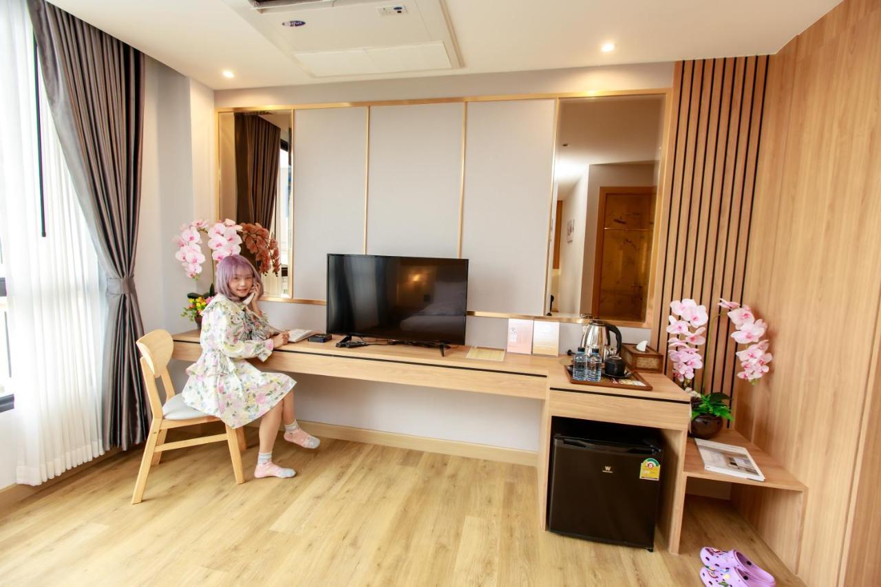 Siri Hotel Lumphun Ban Pa Daet エクステリア 写真