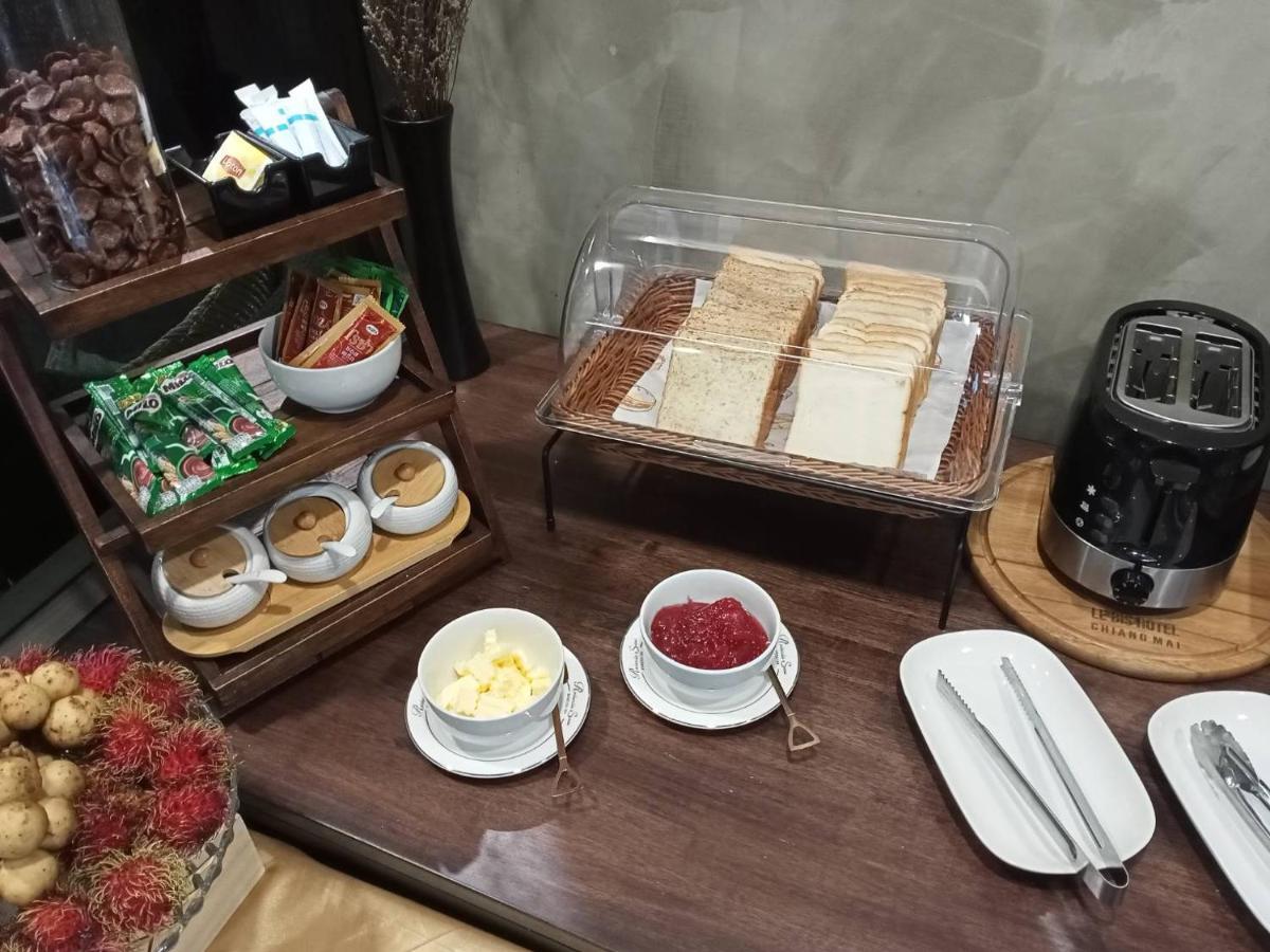 Siri Hotel Lumphun Ban Pa Daet エクステリア 写真